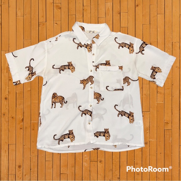 Hint of Blush Leopard Button Down Top - Picture 9 of 10